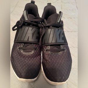 Cute Nike shoes 🖤